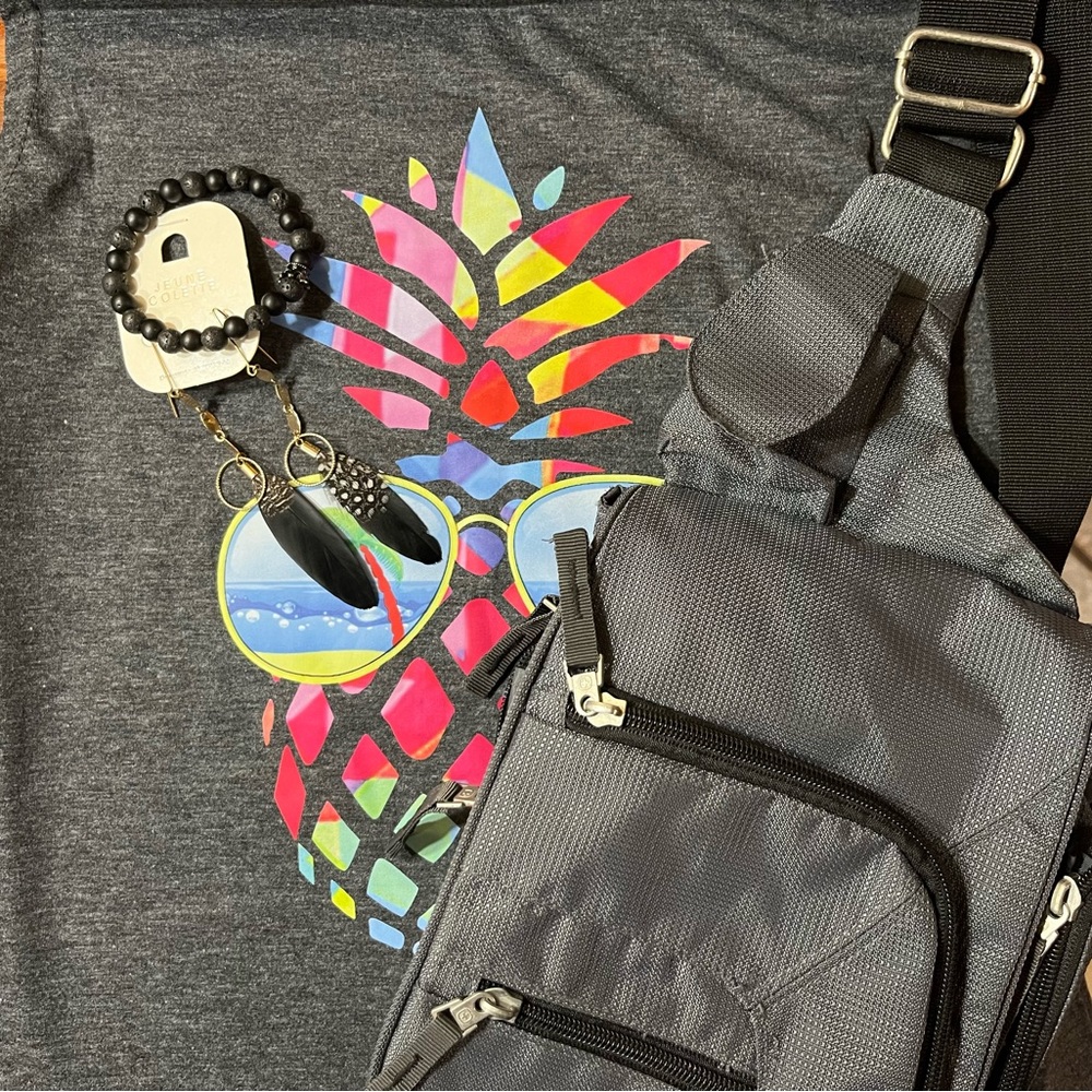 EUC Tank with feather earring/bracelet & Swissgear crossbody bundle - M